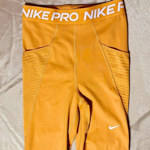 Size XS Nike Pro Women's High-Waisted Leggings with Pockets - Picture 11 of 12